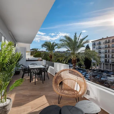 3 Bdrm Stylish W Pool In Puerto Banus 마르베야