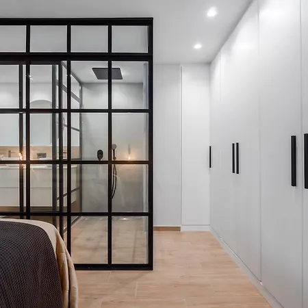 3 Bdrm Stylish W Pool In Puerto Banus 마르베야