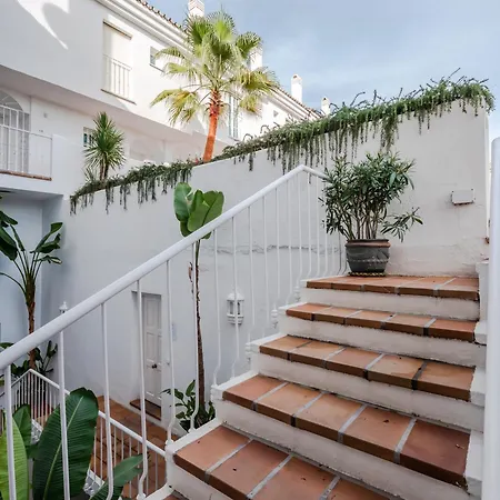 3 Bdrm Stylish W Pool In Puerto Banus *