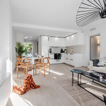 3 Bdrm Stylish W Pool In Puerto Banus