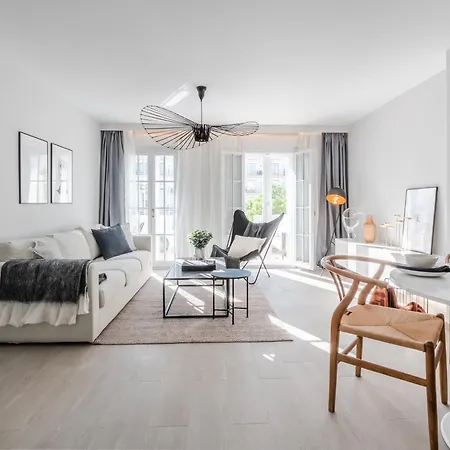 Апартаменты 3 Bdrm Stylish W Pool In Puerto Banus