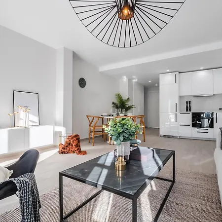 Апартаменты 3 Bdrm Stylish W Pool In Puerto Banus *