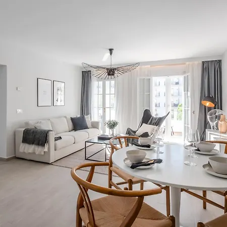 아파트 3 Bdrm Stylish W Pool In Puerto Banus 마르베야