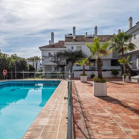 3 Bdrm Stylish W Pool In Puerto Banus